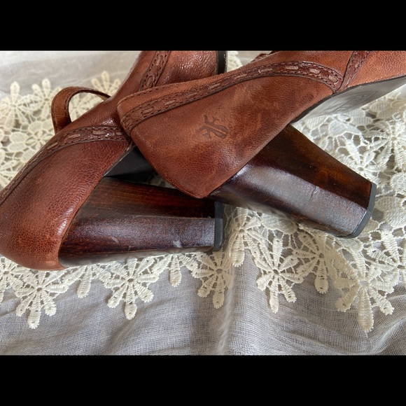 Frye T-Strap Mary-Jane Cognac Brown - Size 6 - Picture 2 of 9